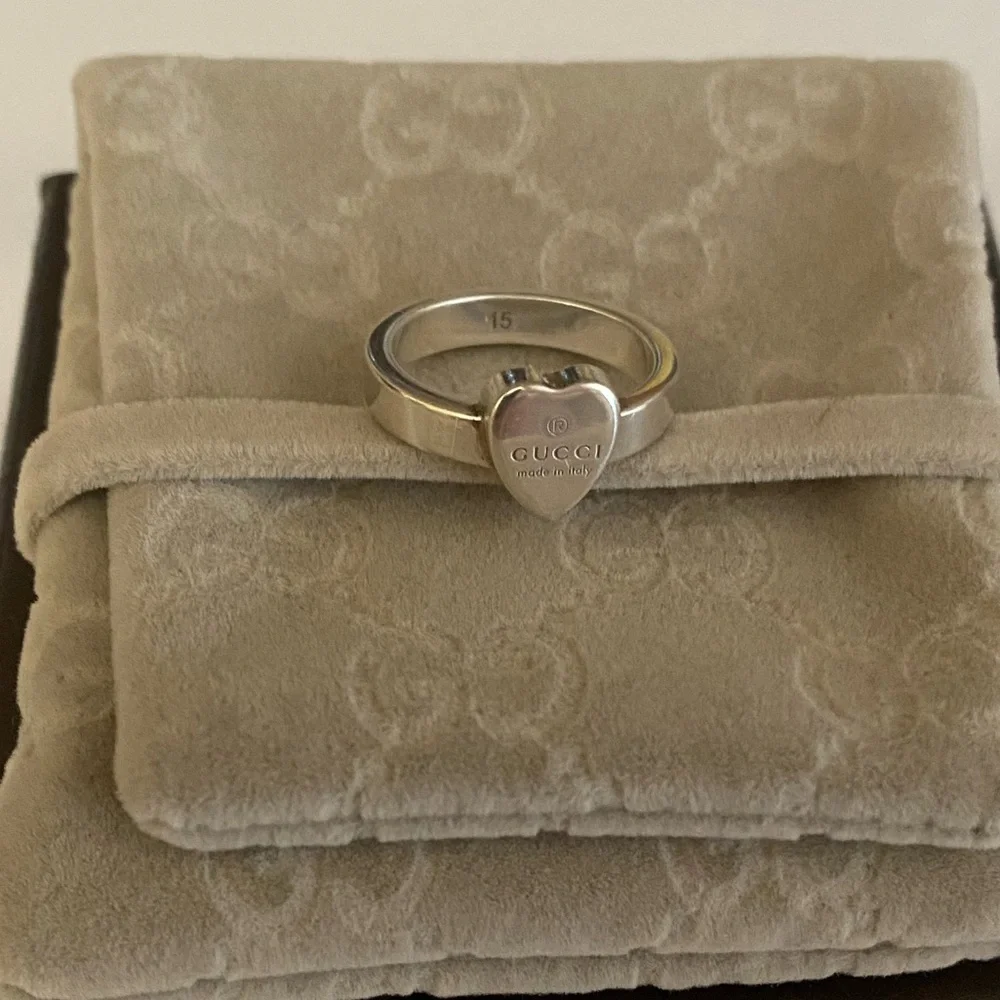 Gucci Heart Trademark Ring - Picture 3 of 8